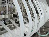 Llenadora por gravedad automática