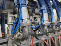 Llenadora de líquidos con bomba de lóbulos rotativos