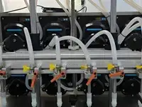 Llenadora de líquidos con bomba peristáltica